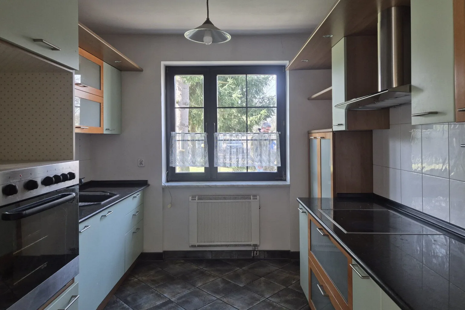 Kuchnia w domu w Dąbrowie przed realizacją Mivare Interiors.