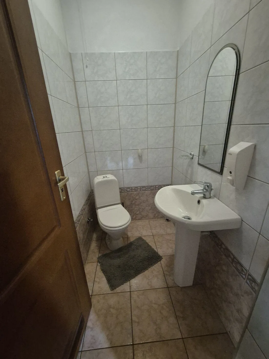 Toaleta w domu w Dąbrowie przed realizacją Mivare Interiors.