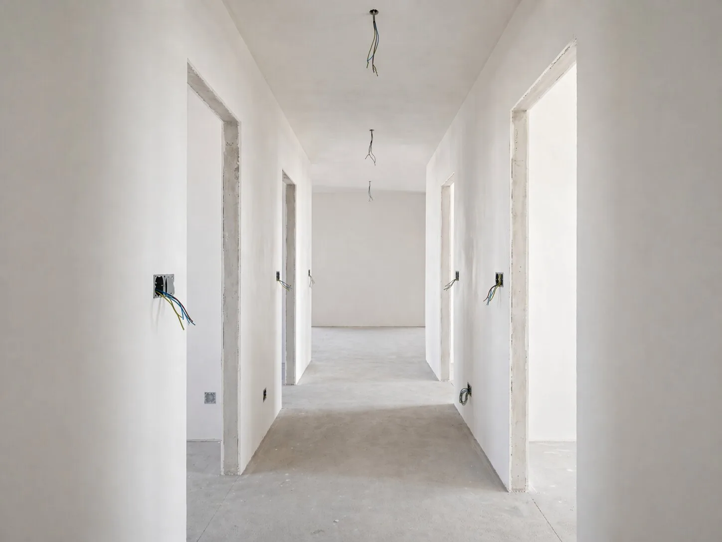 Przedpokój w mieszkaniu deweloperskim przed realizacją Mivare Interiors.